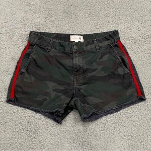 Sundry Camouflage Shorts Womens 24 Green Frayed Hem Red Side Borders